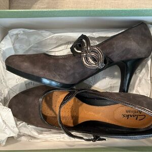 Clarks Women's Gray Suede Mary Jane Shoes Size 9